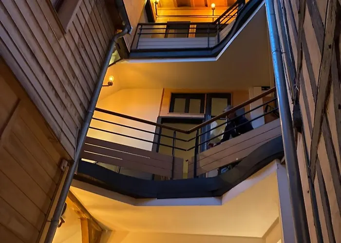 Le Cocon De La Trinite T22 *